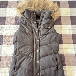 Banana Republic Black Puffer Vest with Faux Fur Trim Hood Women’s size XS